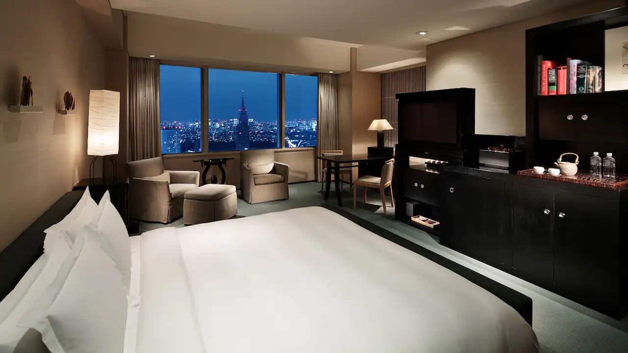 deluxe king bedroom tokyo park hyatt